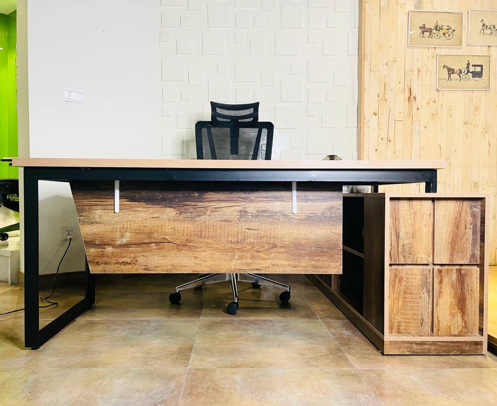 Customizable Executive office table - With Chair