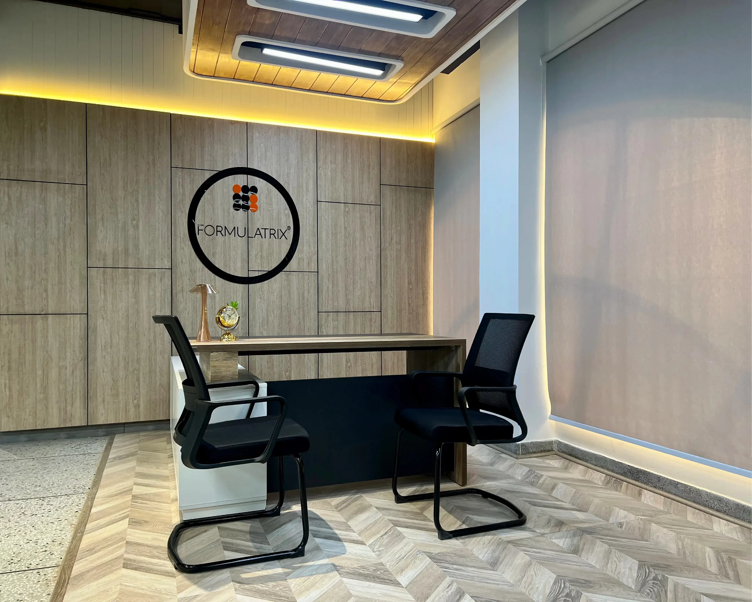 Customizable office furniture