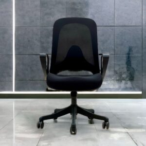 Berry Staff Chair image